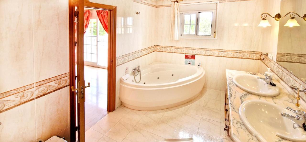 Golden Villa Costa Del Sol - Big Private Pool - Bbq - Good Location Fuengirola Buitenkant foto